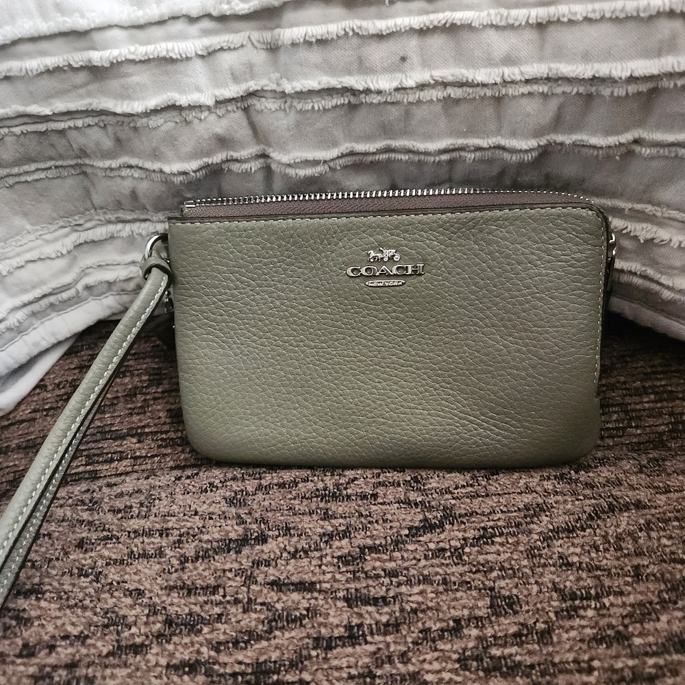 Coach Double Corner Zip Wristlet
